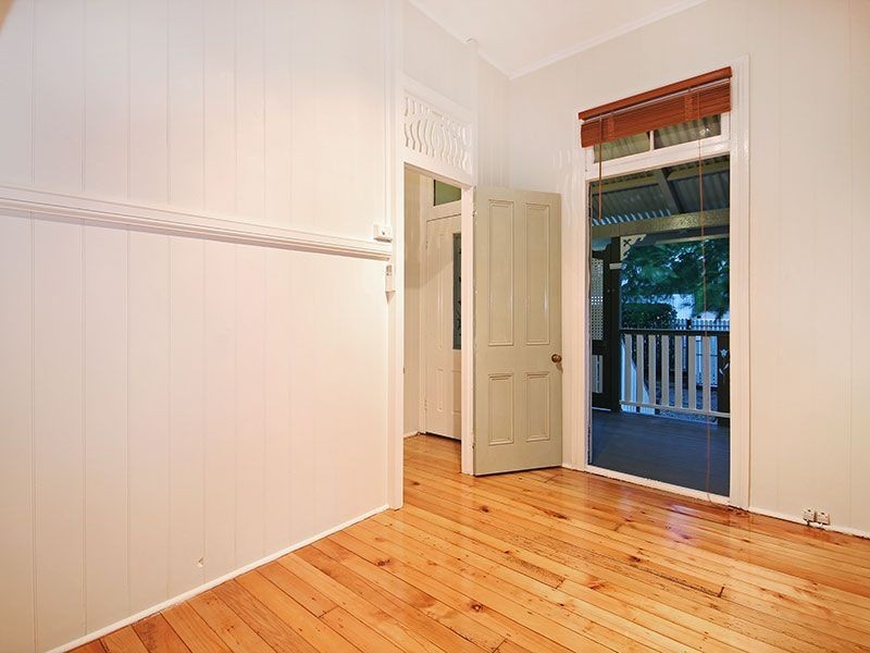 158 Macrossan Avenue, Norman Park QLD 4170