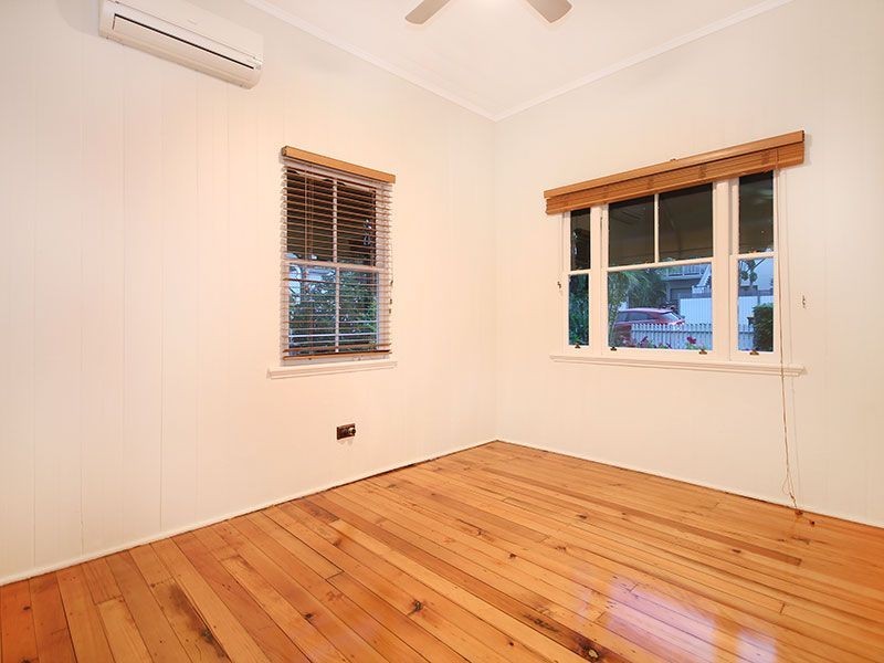 158 Macrossan Avenue, Norman Park QLD 4170