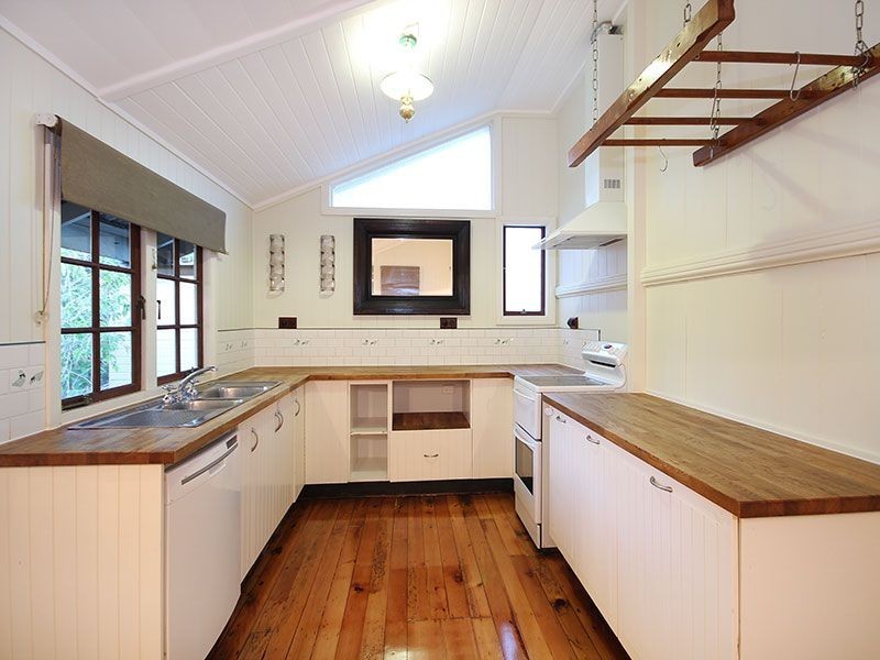 158 Macrossan Avenue, Norman Park QLD 4170