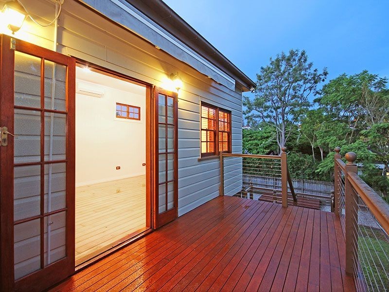 158 Macrossan Avenue, Norman Park QLD 4170