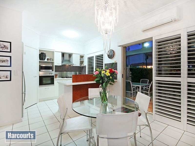 93 Coutts Street, Bulimba QLD 4171