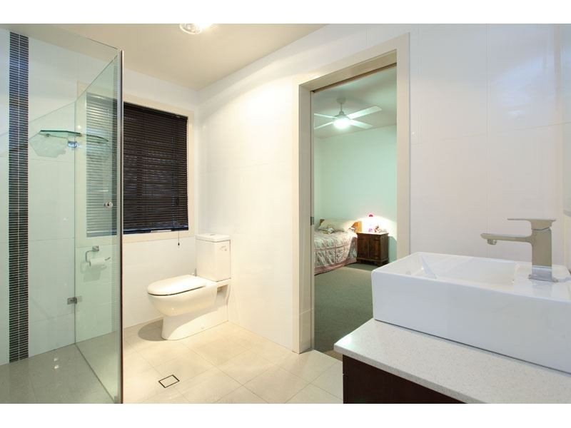 36 Macrossan Avenue, Norman Park QLD 4170