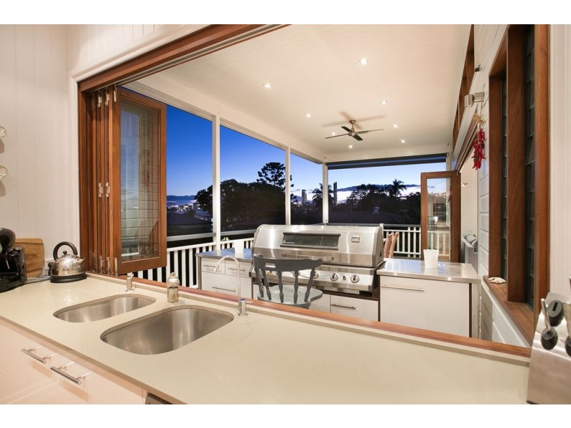 158 Barton Road, Hawthorne QLD 4171