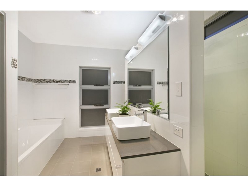 10 Apollo Road, Bulimba QLD 4171