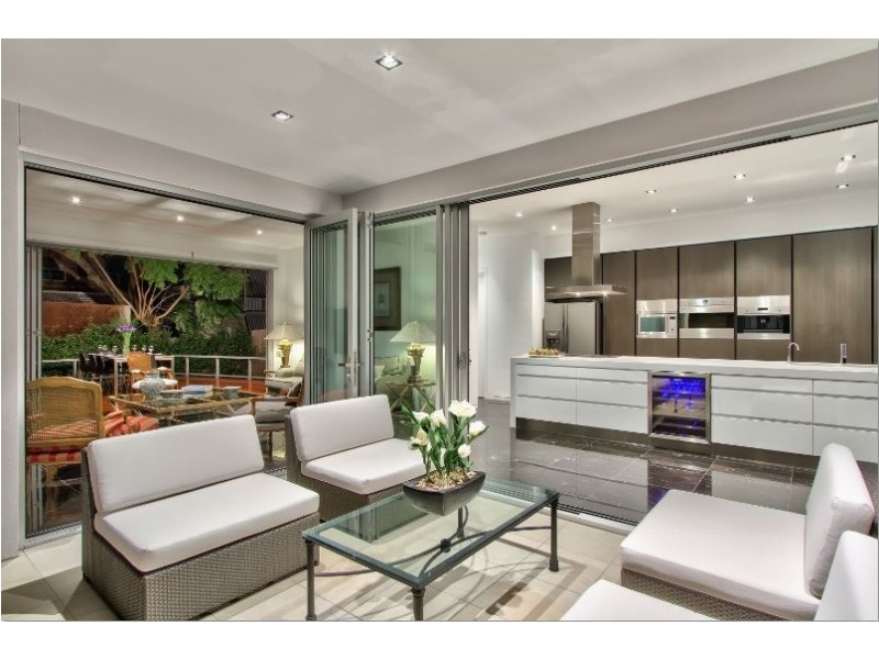 1 Scott Street, Hawthorne QLD 4171