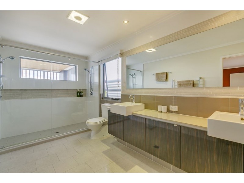 1/23 Collings Street, Balmoral QLD 4171