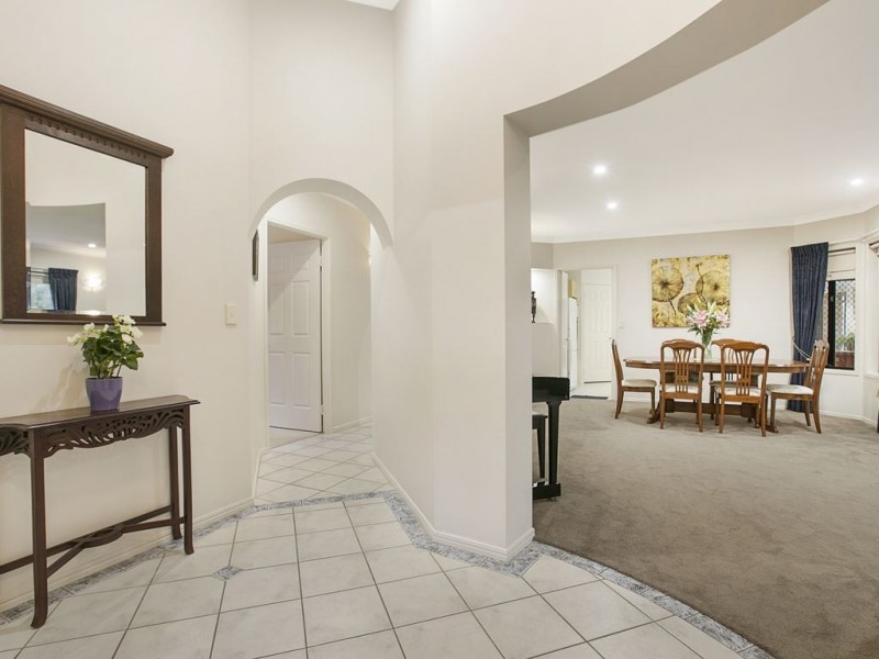 4 Coronet Close, Carindale QLD 4152