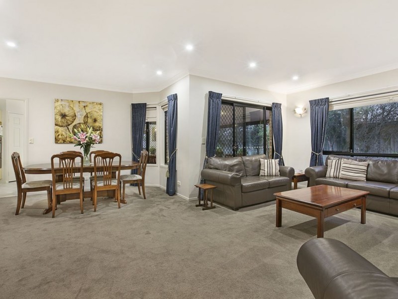 4 Coronet Close, Carindale QLD 4152