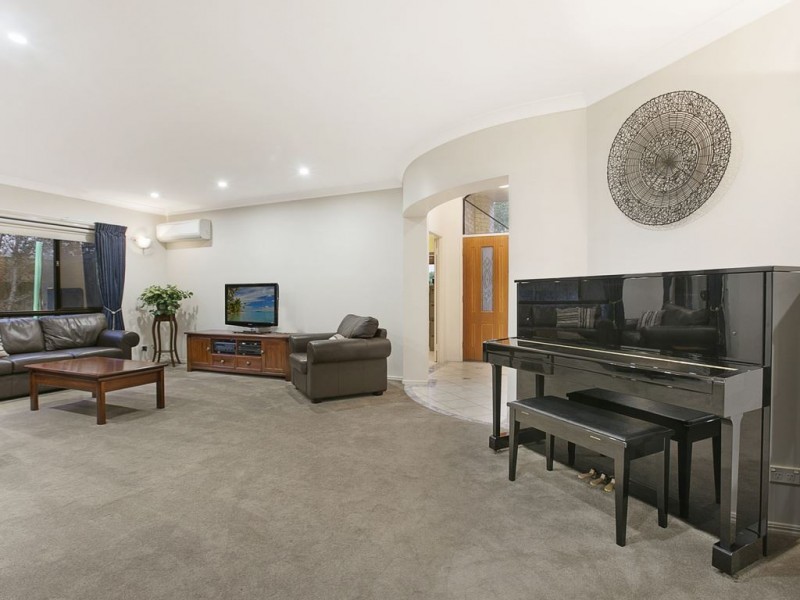 4 Coronet Close, Carindale QLD 4152