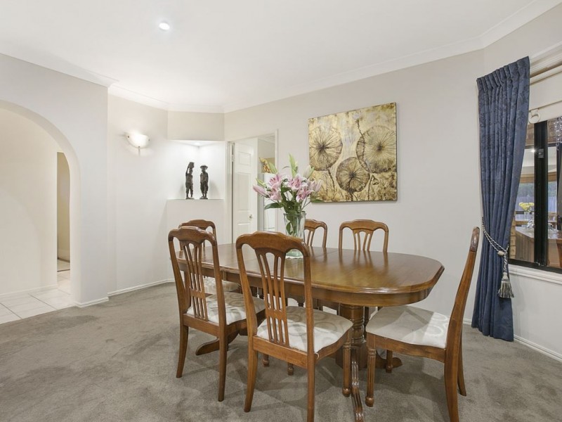 4 Coronet Close, Carindale QLD 4152