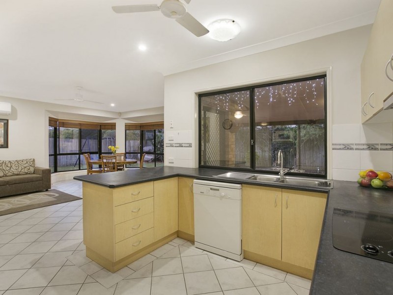 4 Coronet Close, Carindale QLD 4152