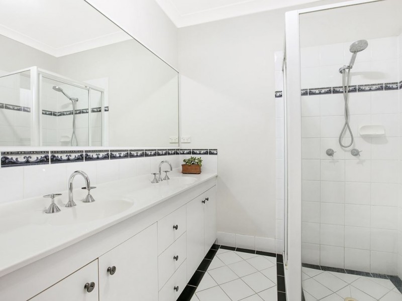 4 Coronet Close, Carindale QLD 4152