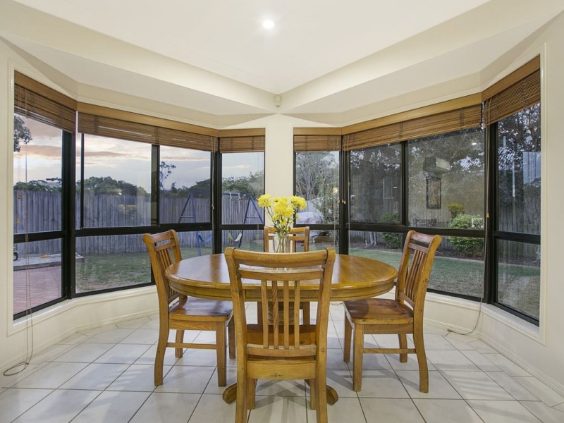 4 Coronet Close, Carindale QLD 4152