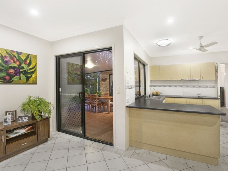 4 Coronet Close, Carindale QLD 4152