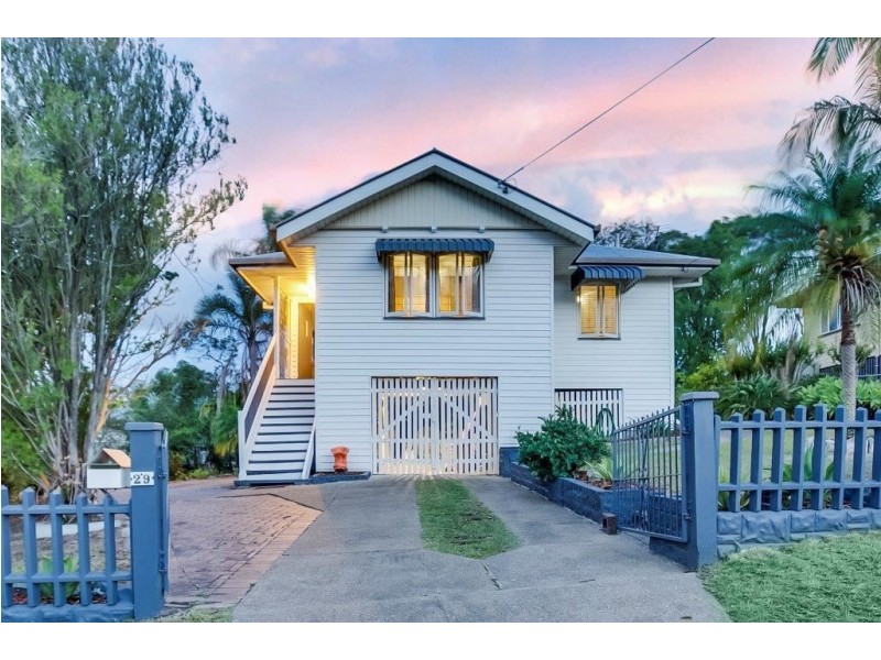 29 Turquoise Street, Holland Park QLD 4121