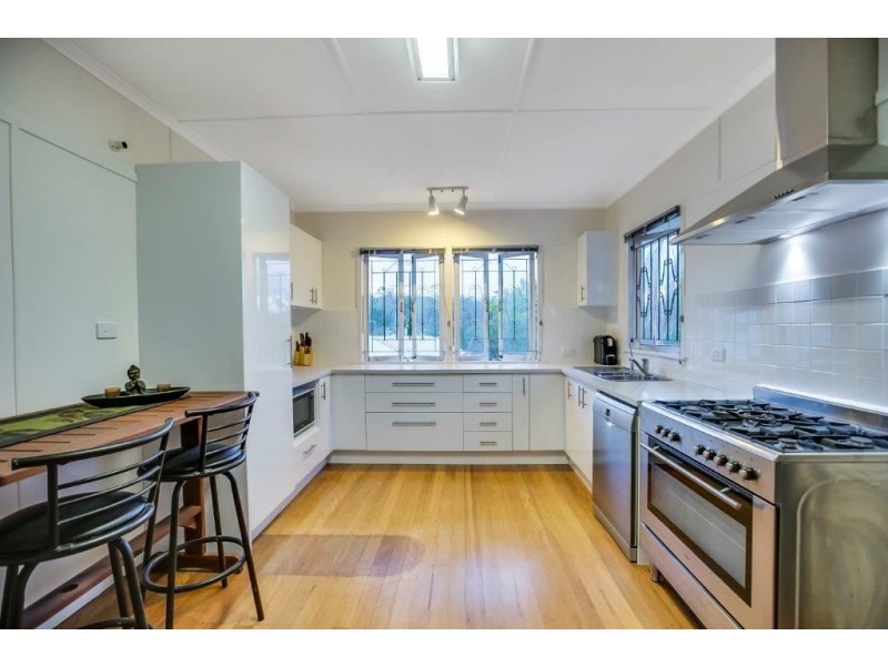 29 Turquoise Street, Holland Park QLD 4121