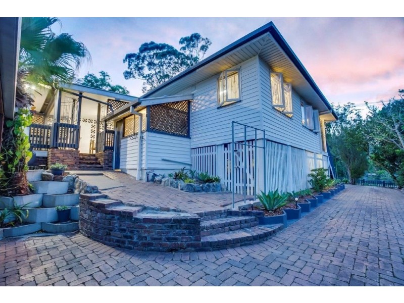 29 Turquoise Street, Holland Park QLD 4121