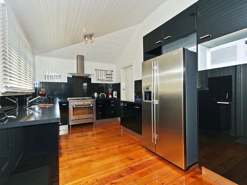 1 Virginia Avenue, Hawthorne QLD 4171