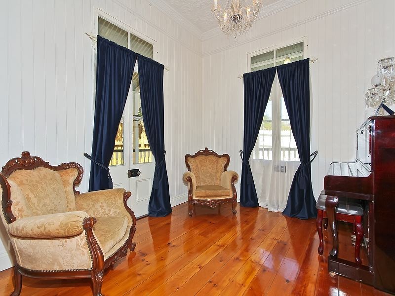 1 Virginia Avenue, Hawthorne QLD 4171