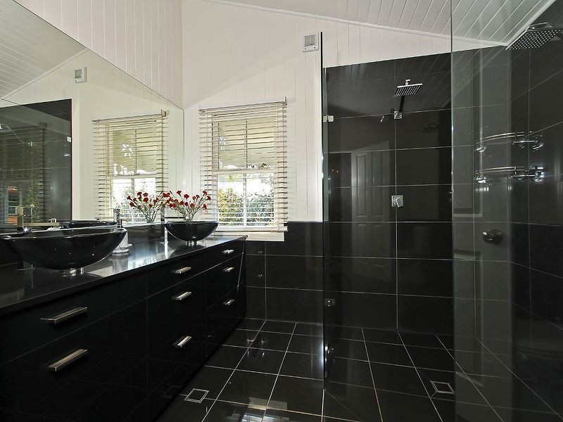 1 Virginia Avenue, Hawthorne QLD 4171