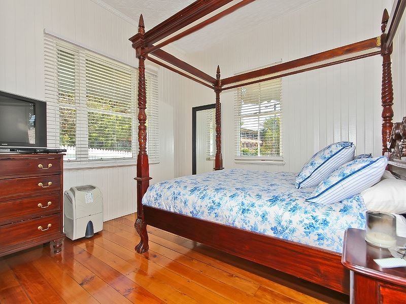 1 Virginia Avenue, Hawthorne QLD 4171