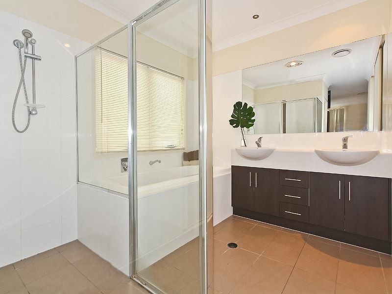 12 Riverbend Place, Bulimba QLD 4171