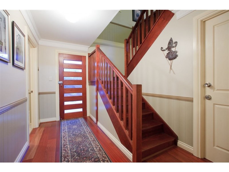 8 Camboor Street, Camp Hill QLD 4152