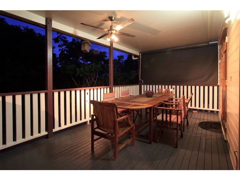 8 Camboor Street, Camp Hill QLD 4152