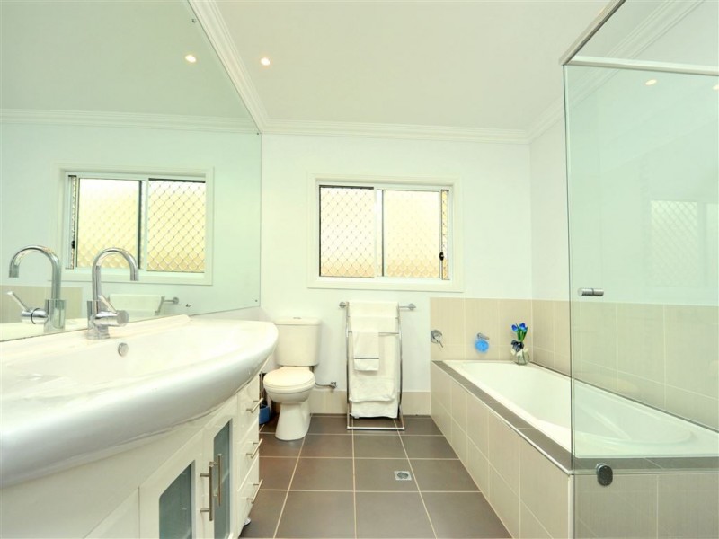 133 Shrapnel Road, Cannon Hill QLD 4170