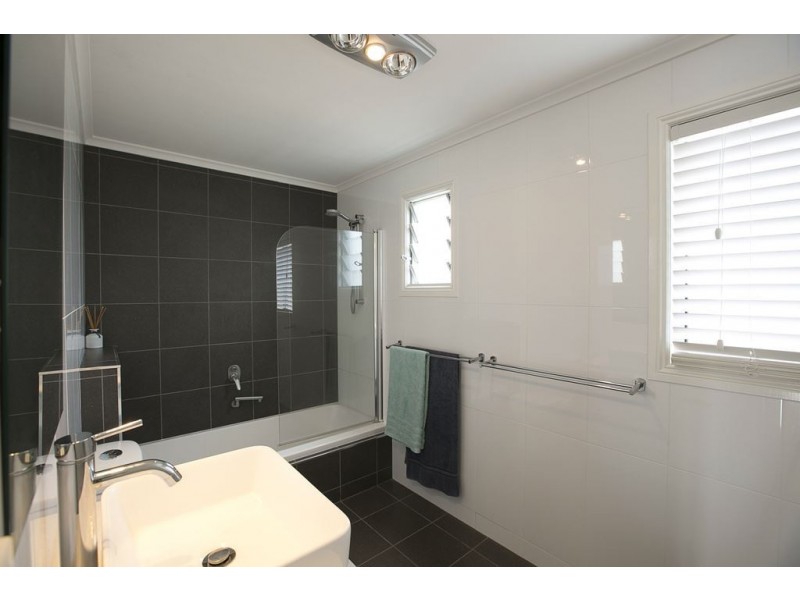 75 Grosvenor Street, Morningside QLD 4170