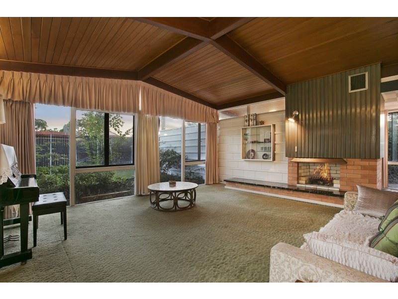 82 Hawken Drive, St Lucia QLD 4067