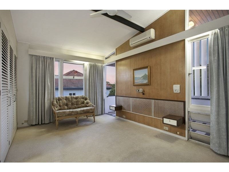 82 Hawken Drive, St Lucia QLD 4067