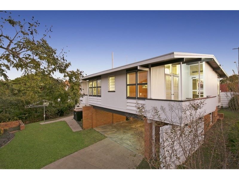 82 Hawken Drive, St Lucia QLD 4067