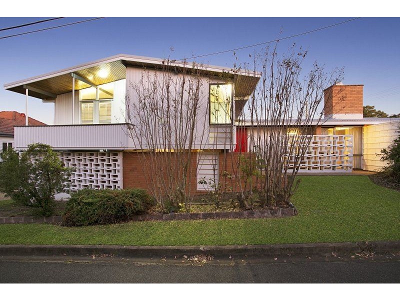 82 Hawken Drive, St Lucia QLD 4067