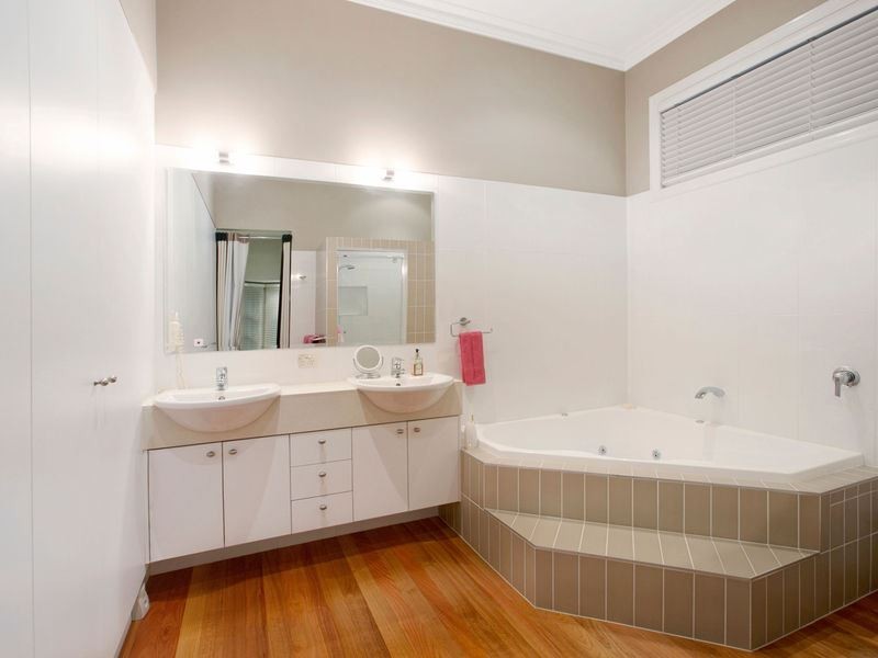 24 Fryar Street, Camp Hill QLD 4152