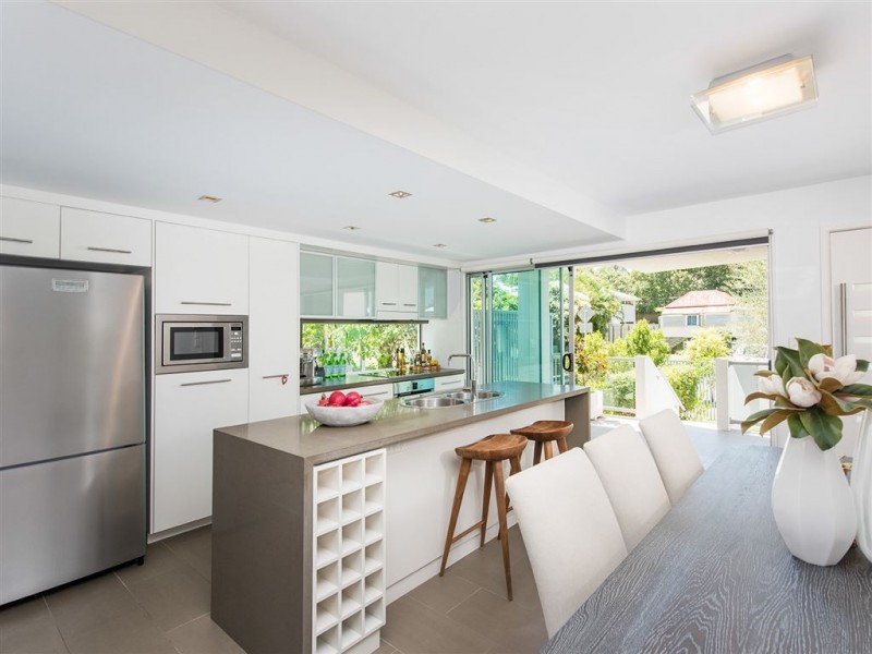 2/207 Brisbane Street, Bulimba QLD 4171