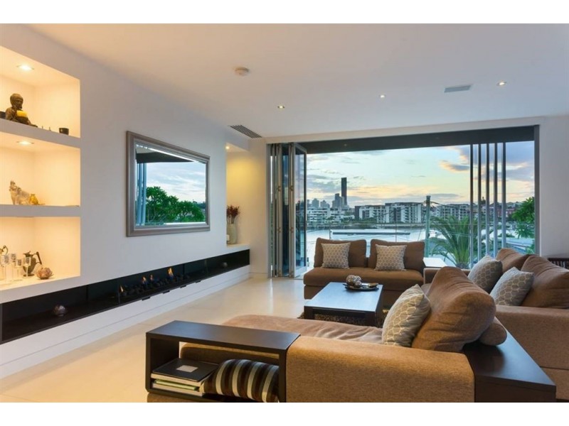 11 Scott Street, Hawthorne QLD 4171