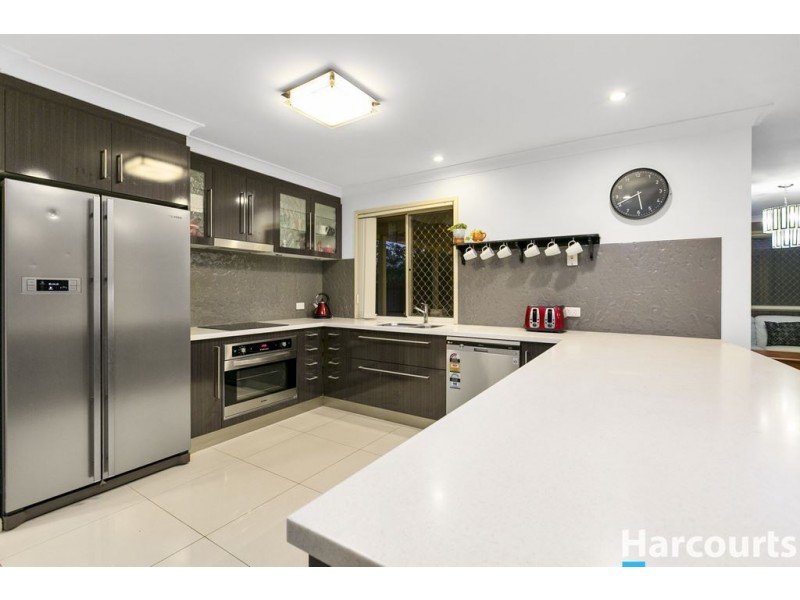 5 Ash Court, Carindale QLD 4152