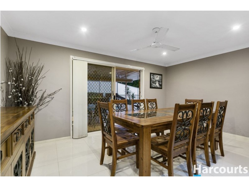 5 Ash Court, Carindale QLD 4152
