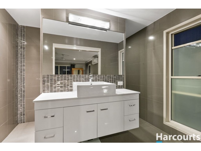 5 Ash Court, Carindale QLD 4152