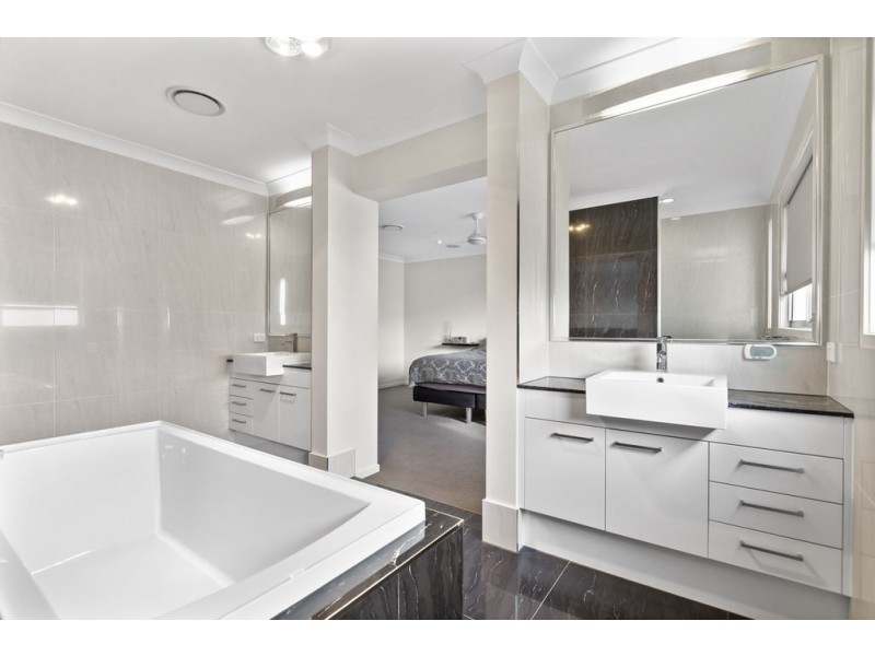 16 Health Place, Murarrie QLD 4172