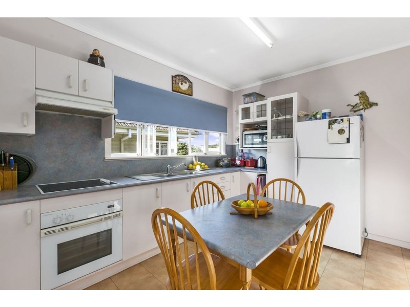 11 Blackwood Avenue, Cannon Hill QLD 4170