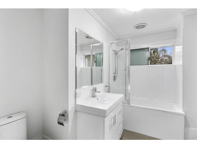 2/320 WYNNUM ROAD, Norman Park QLD 4170