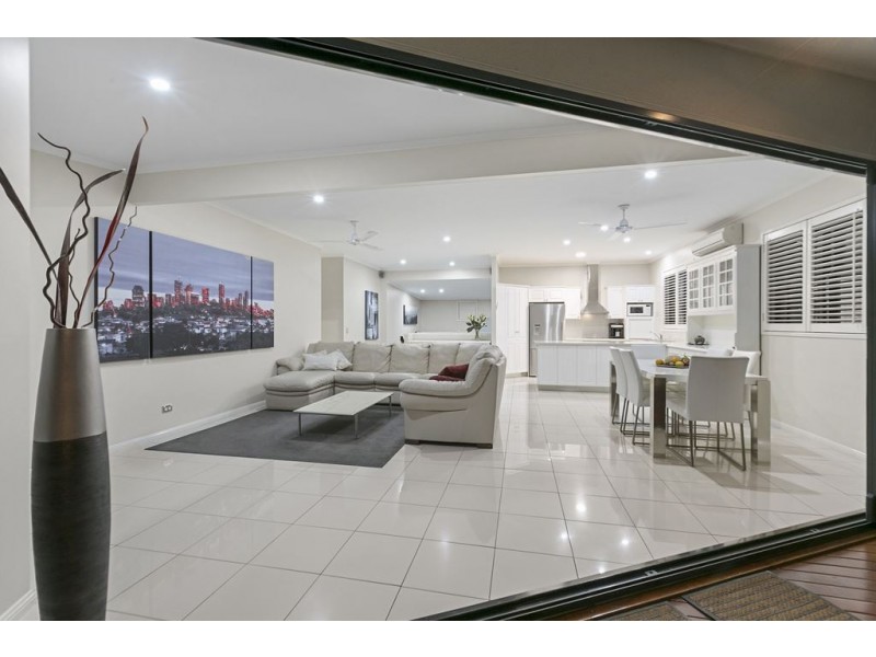 24 Pine Street, Bulimba QLD 4171
