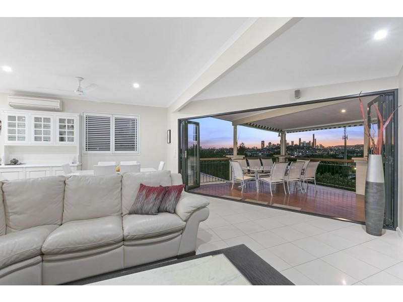 24 Pine Street, Bulimba QLD 4171