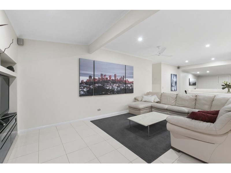 24 Pine Street, Bulimba QLD 4171