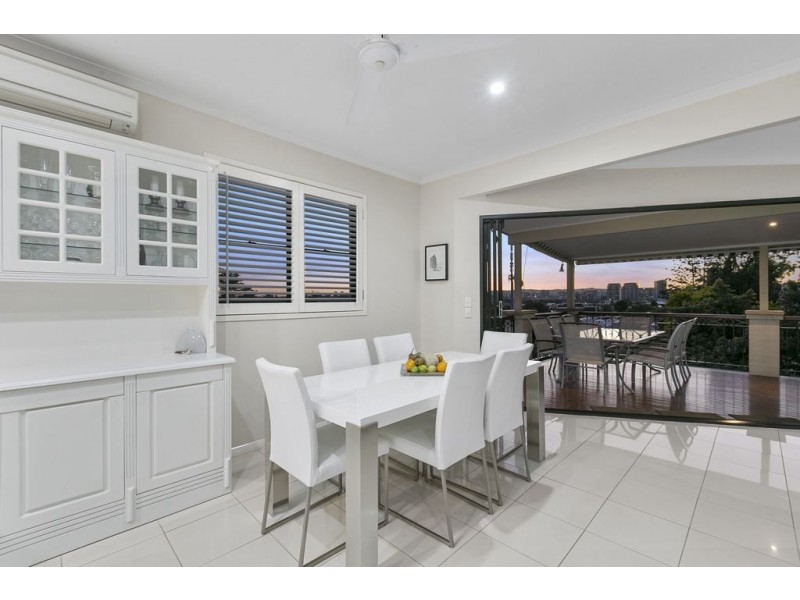 24 Pine Street, Bulimba QLD 4171