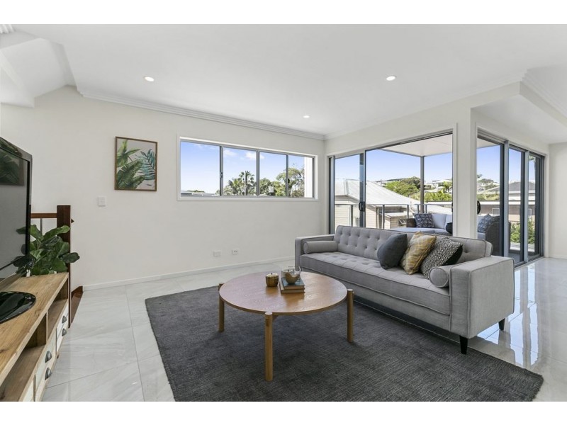 81 Riding Road, Hawthorne QLD 4171