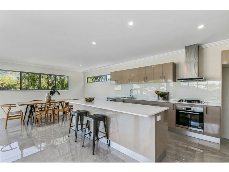 81 Riding Road, Hawthorne QLD 4171