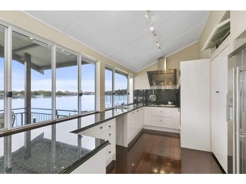 32 Wynnum Road, Norman Park QLD 4170